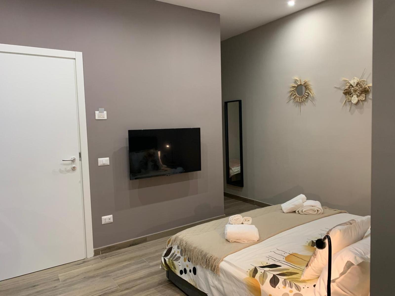 La Casa Di Bianca - Modern Suites Near Plebiscito Neapel Exterior foto